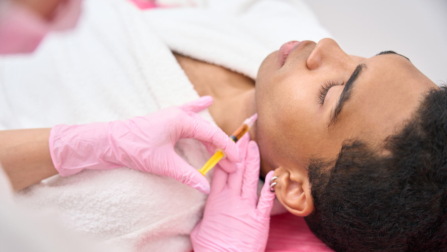 Tratamiento masculino de marcacion mandibular